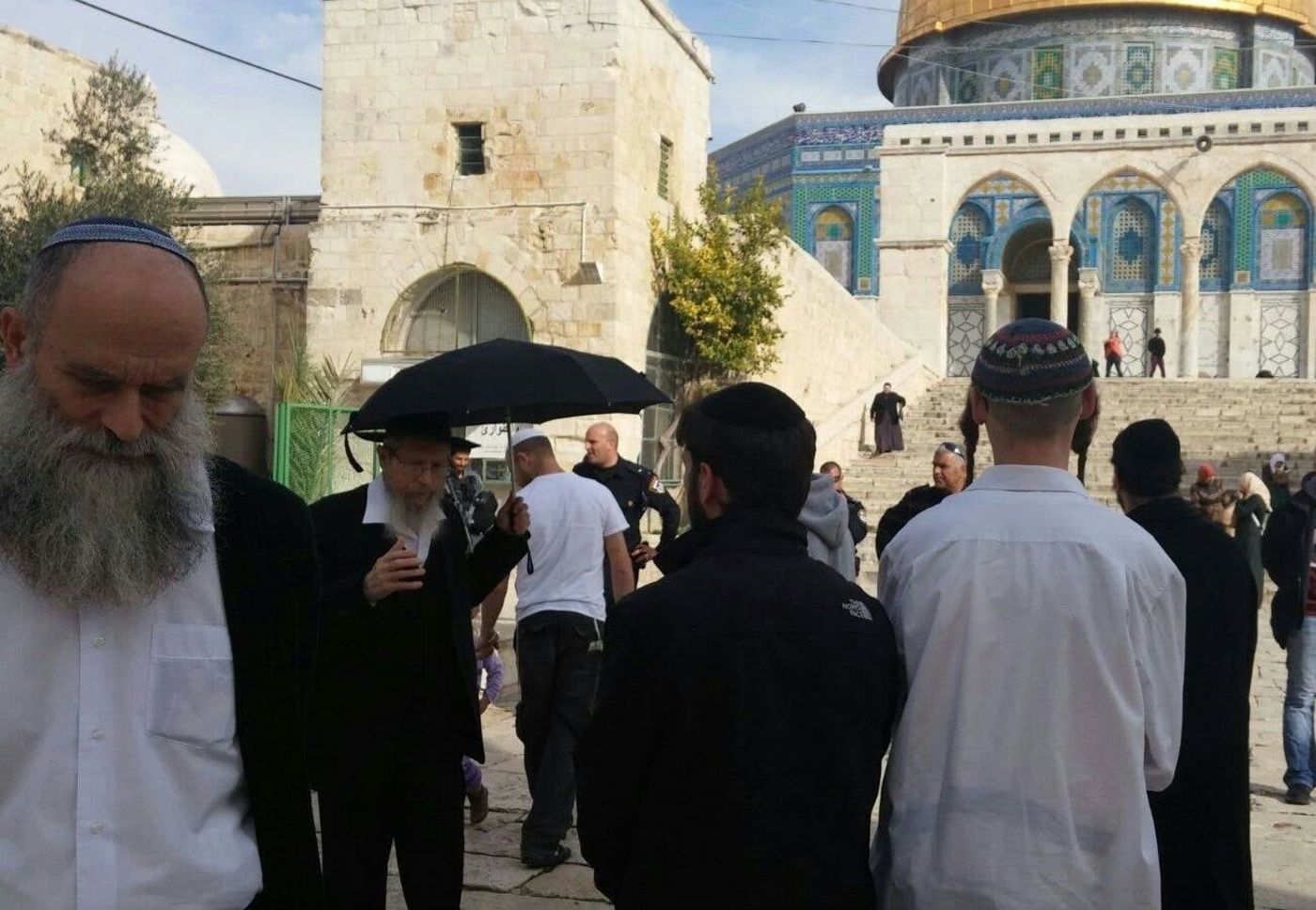 המשטרה התקפלה: הרב קרויזר יעלה להר הבית