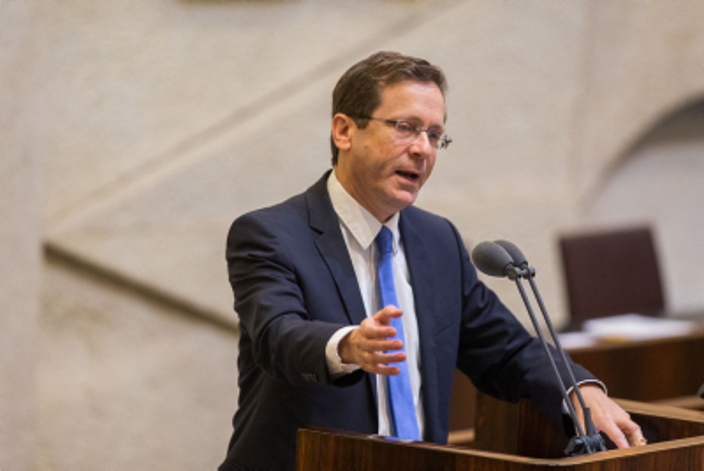 הרצוג: 'אני לא פראייר, מי שעשה את זה יקבל בעיטה'