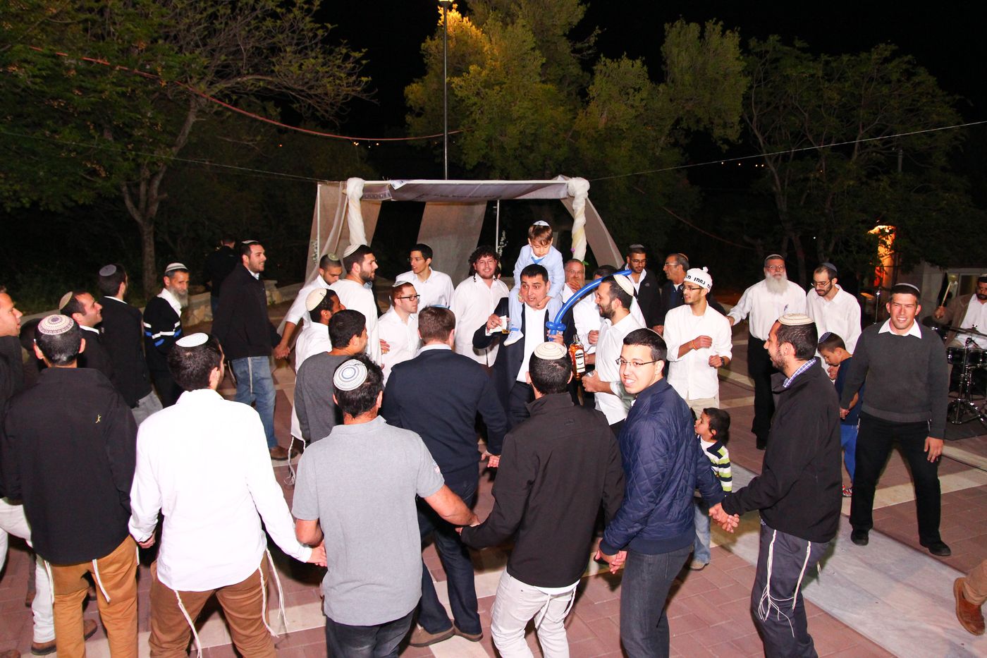 מרגש: כשישיבת ההסדר הפכה לאולם חתונות; צפו