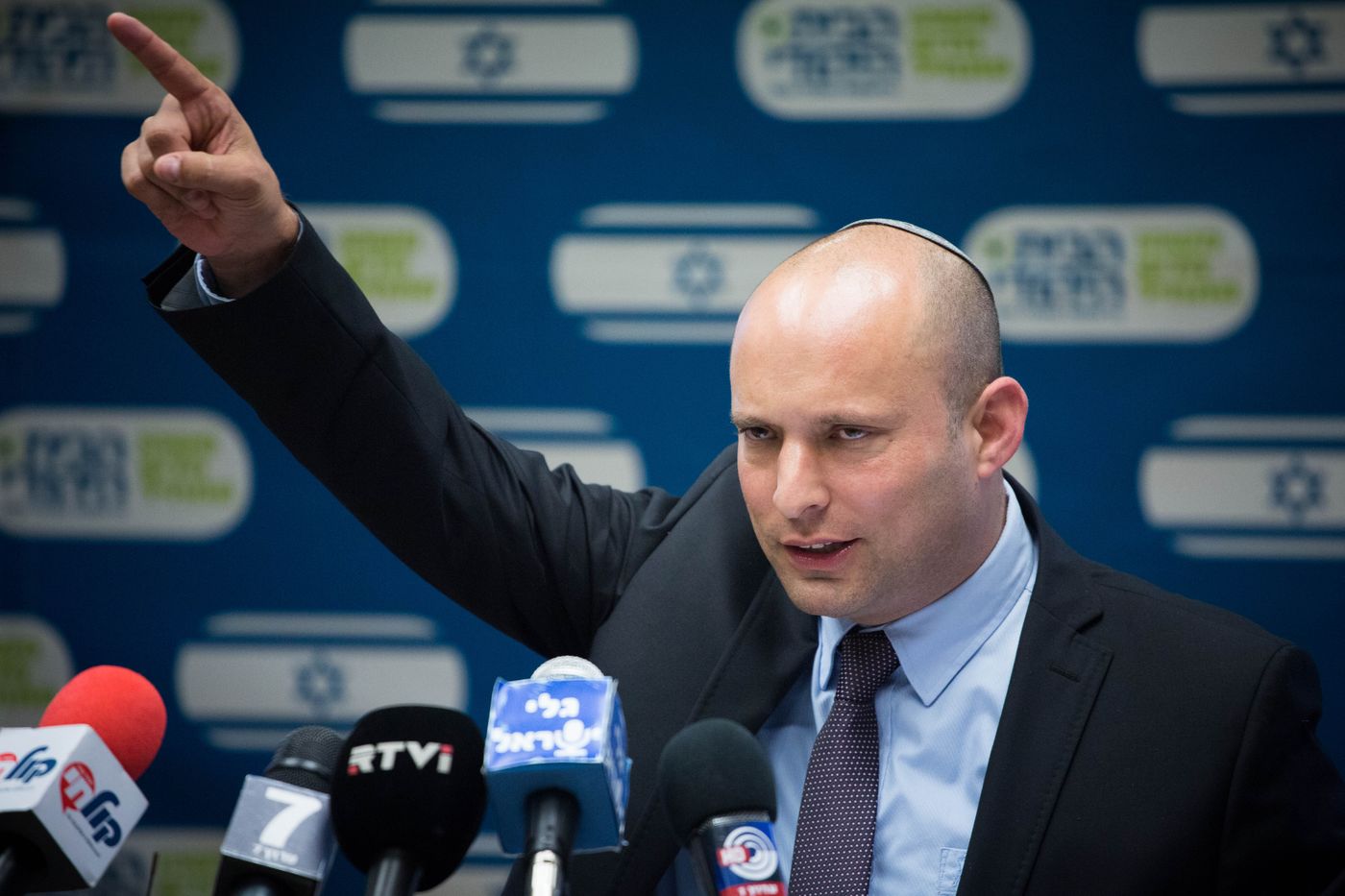 בנט מתנער מהציוץ של סמוטריץ'