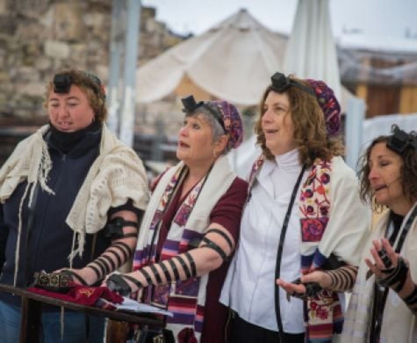 מצפצפות על היועמ"ש: ברכת כהנות נערכה בכותל
