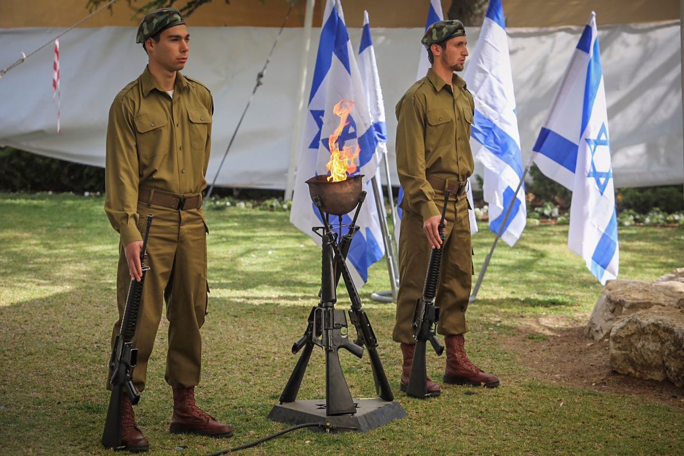 תפסיקו לשיר 'אני מאמין' בטקס יום הזיכרון