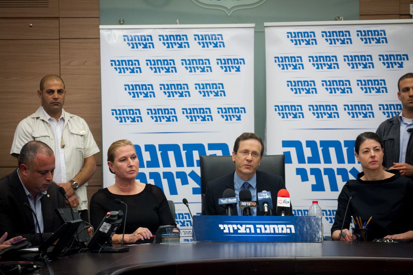 וידוי מפתיע: "יש לנו בעיה להתנחל בלבבות"
