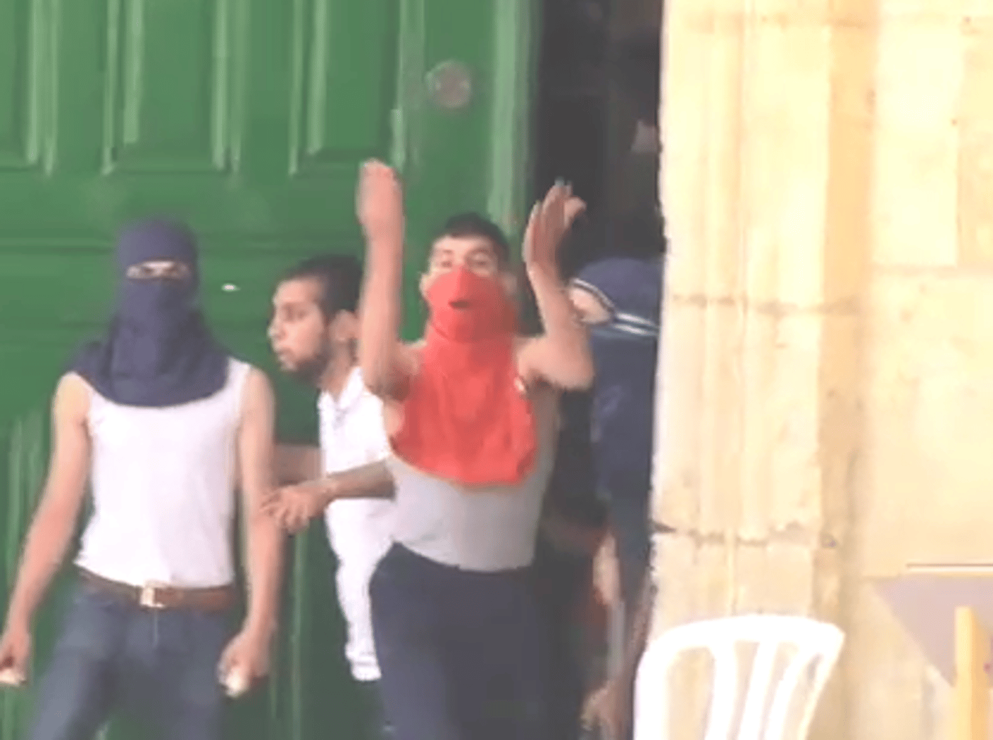 תיעוד: עימותים קשים בהר הבית • צפו