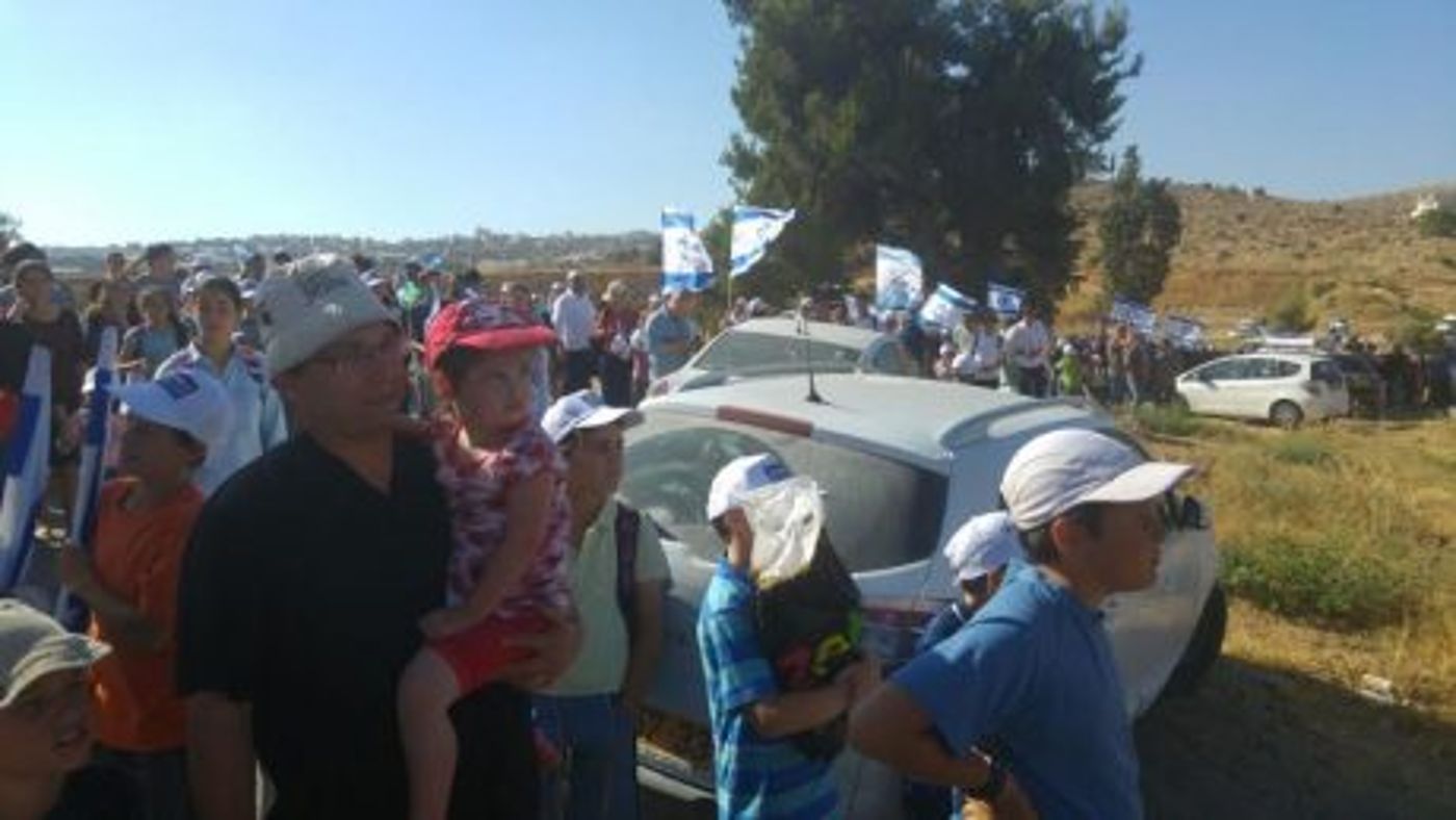 תיעוד: לא נכנעים לטרור • החלה צעדת החיזוק לעתניאל