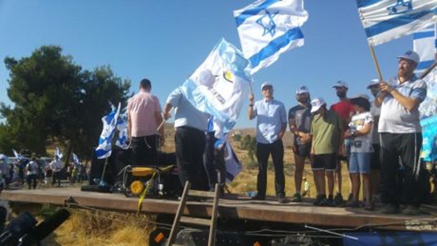 תיעוד: לא נכנעים לטרור • החלה צעדת החיזוק לעתניאל