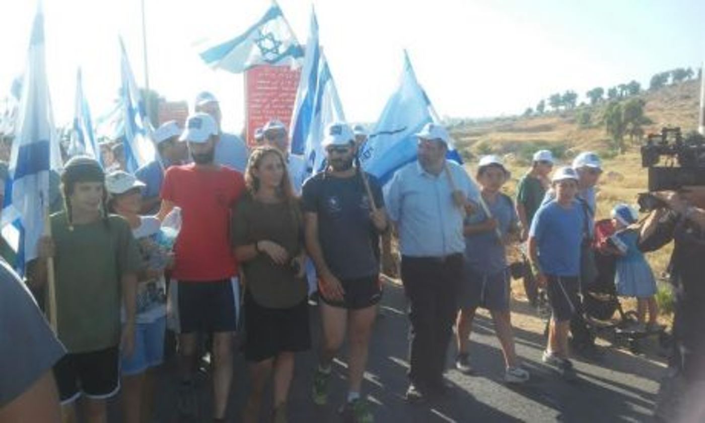 תיעוד: לא נכנעים לטרור • החלה צעדת החיזוק לעתניאל