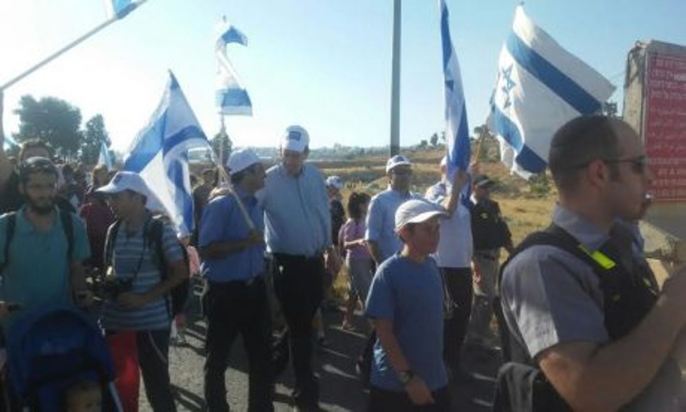 תיעוד: לא נכנעים לטרור • החלה צעדת החיזוק לעתניאל