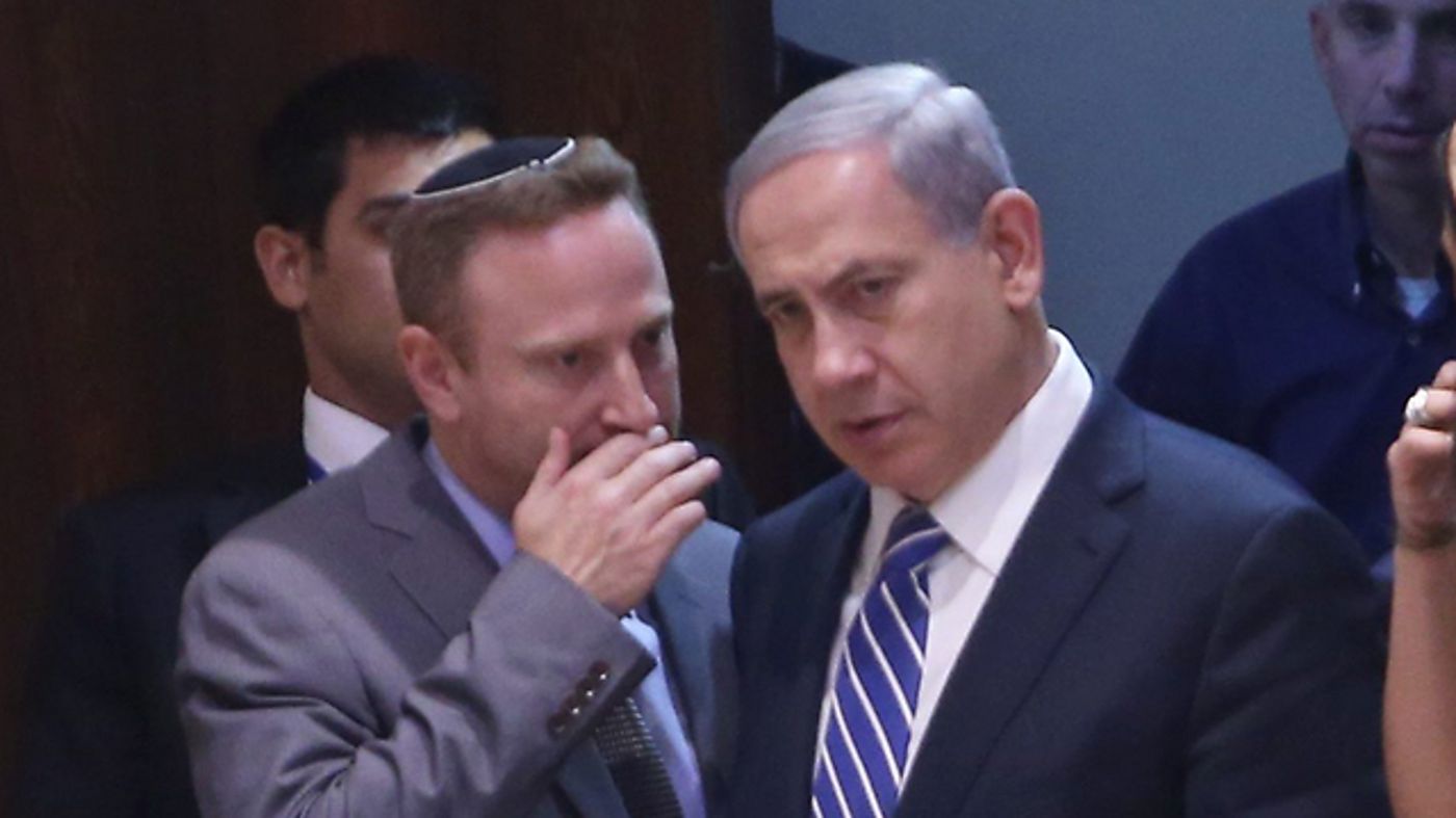 ראש הסגל לשעבר של נתניהו נלקח לחקירה