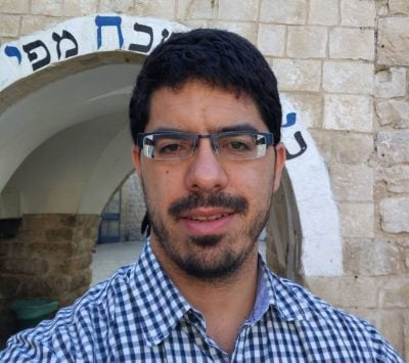 מניין לרב ריסקין החילוק לפטור להט"בים מעונש?
