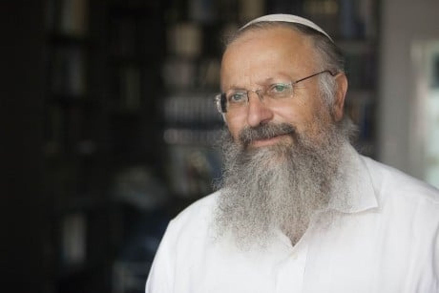 הרב אליהו: אולי הוא קוסם, אך תורתו אינה אמת'