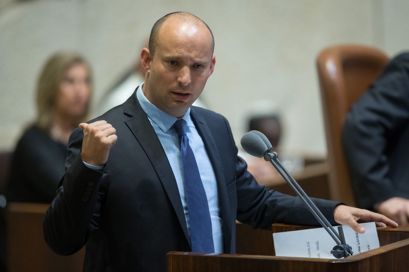 בנט משיב אש: "עם מי תשבו? עם זהבה גלאון?"