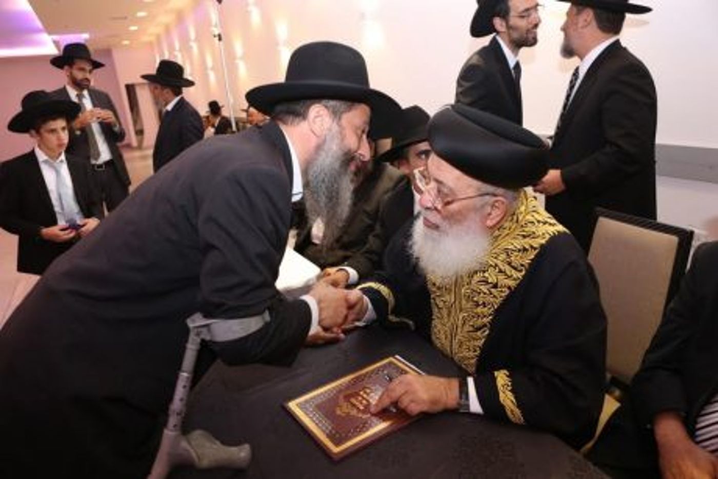 פיוס בציבור החרדי: צפו בתיעוד "חתונת השלום"