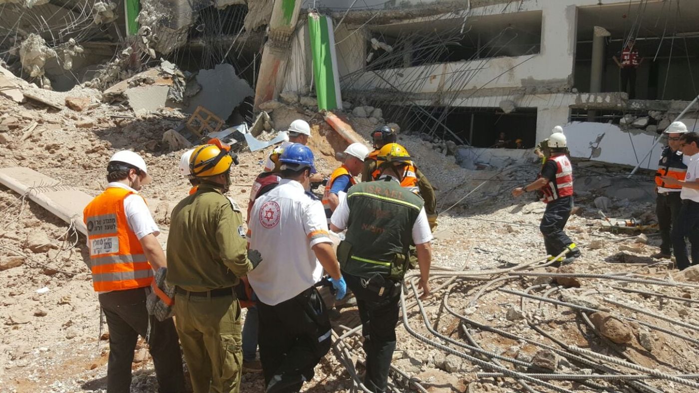 גופותיהם של 2 פועלים נוספים הוצאו מהחניון שקרס