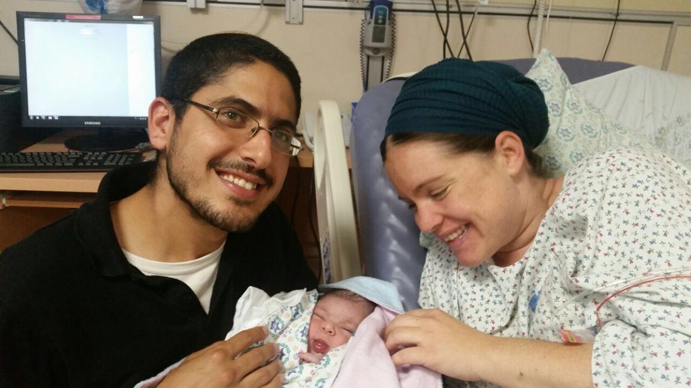 שנה אחרי שניצלה בנס מבקבוק תבערה – ילדה בן