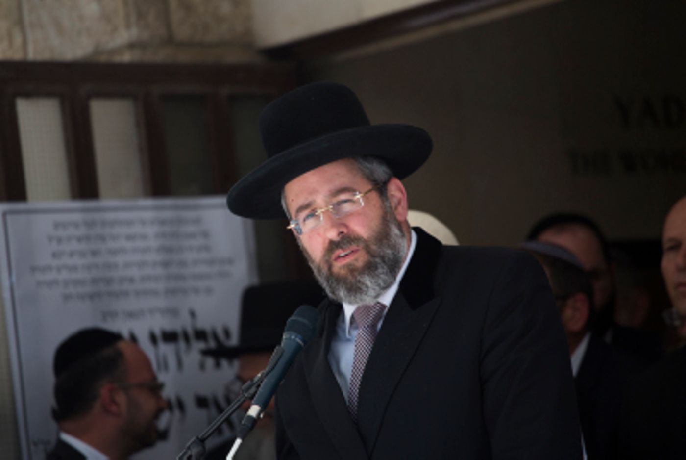 לפני שנה: הרב לאו שיבח את הרב שגיוריו נפסלו