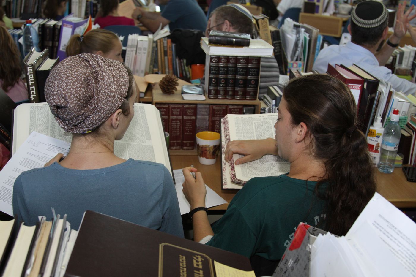 53% מהסרוגות רוצות דמות רבנית נשית בקהילה