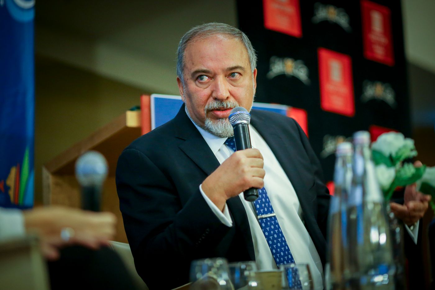 "למה אנחנו צריכים להוציא את הערמונים מהאש?"