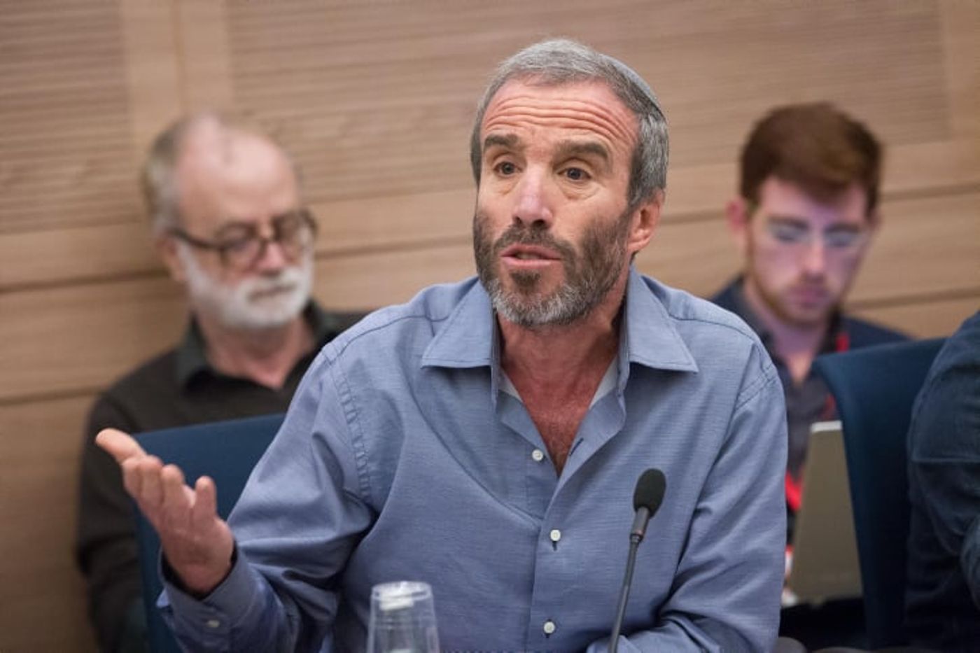 שקד שלחה סמס; ח"כ שטרן מבקש הבהרות