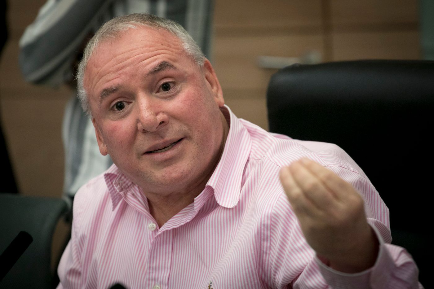אמסלם מבהיר: "שוחד- זה לא סיגרים מחבר אישי"