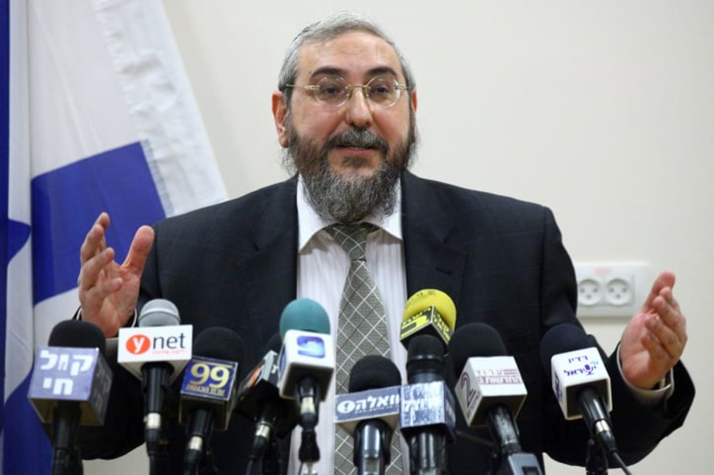 הרב אמסלם ל'סרוגים': "אלעזר שטרן צודק"