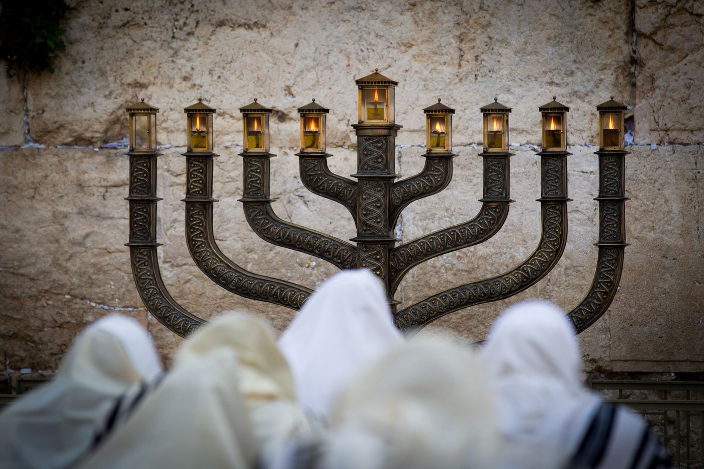 הרב דוב ליאור: כיום לא צריך להדליק שמש