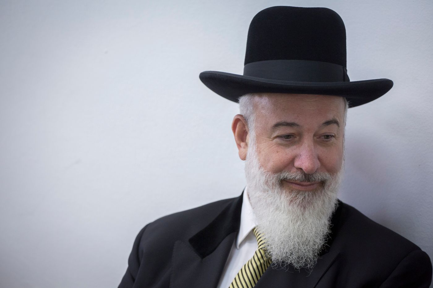 הרב מצגר יודה בהסדר טיעון מקל וילך לכלא