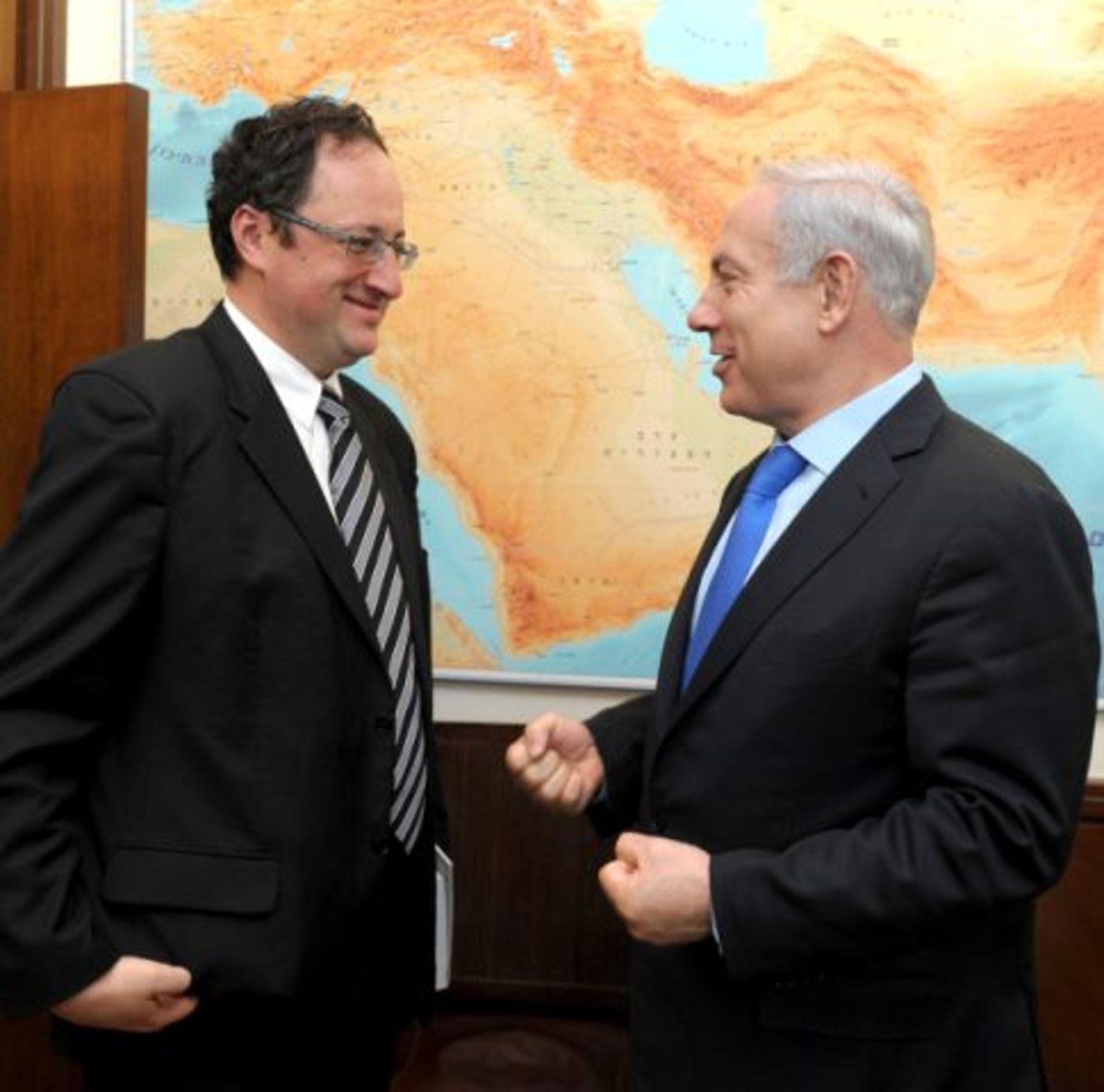 ראש הממשלה מברך את גלפנד לאחר חזרתו. צילום: Moshe Milner/GPO/FLASH90 