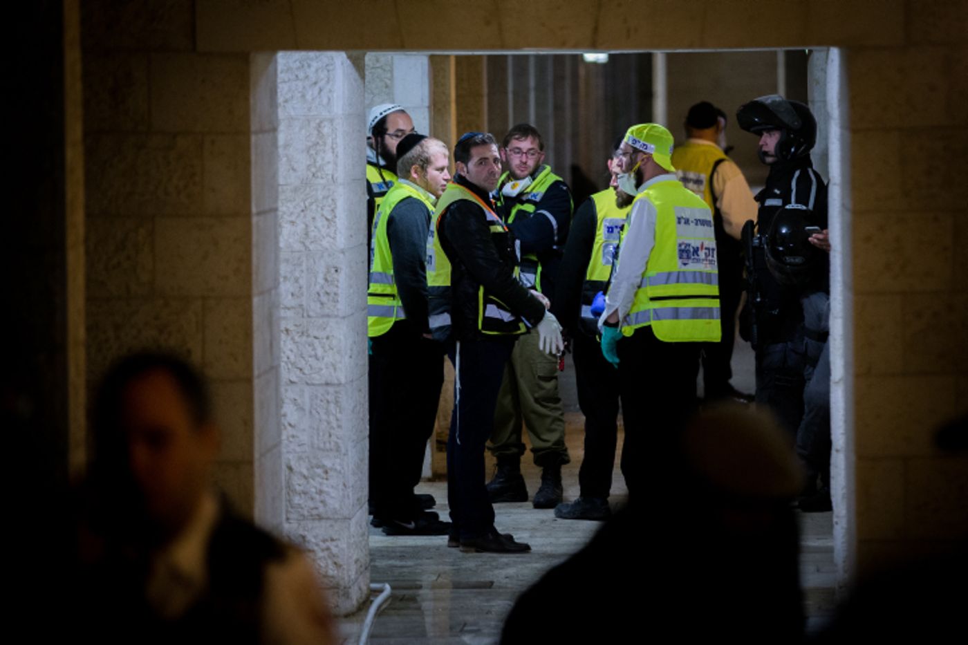 עשרות לכודים חולצו משריפה בבית מלון