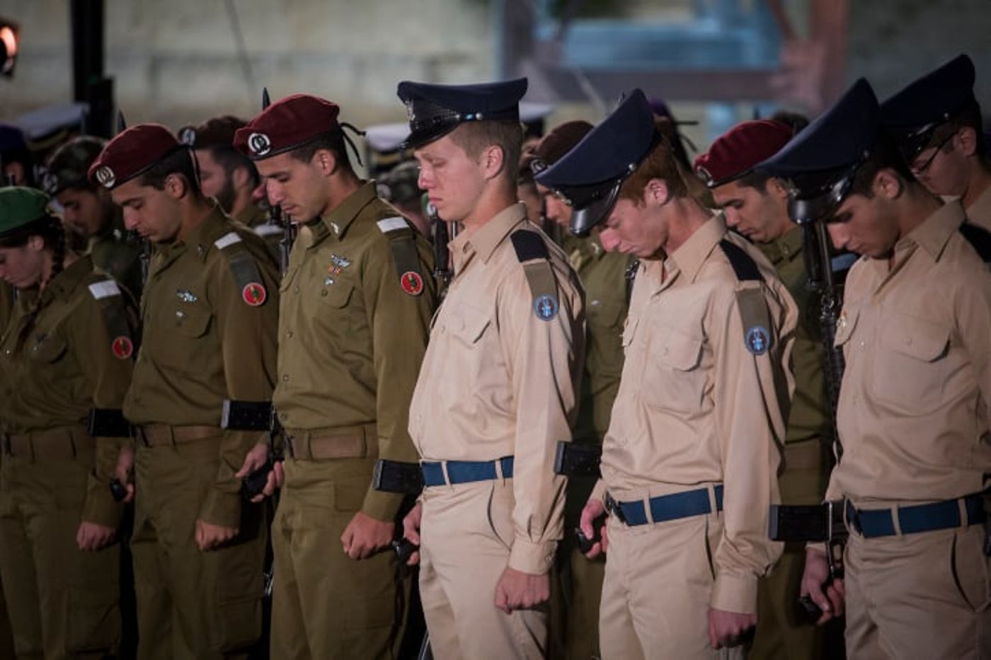 בעלי זקן הוצאו ממשמר הכבוד בהלוויות הנשיא פרס