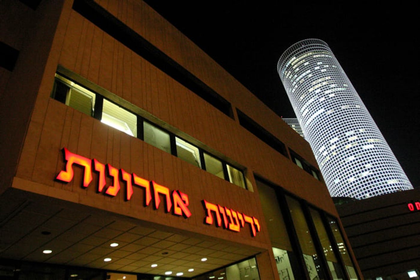 עורך 'ידיעות אחרונות' מגיב לראשונה