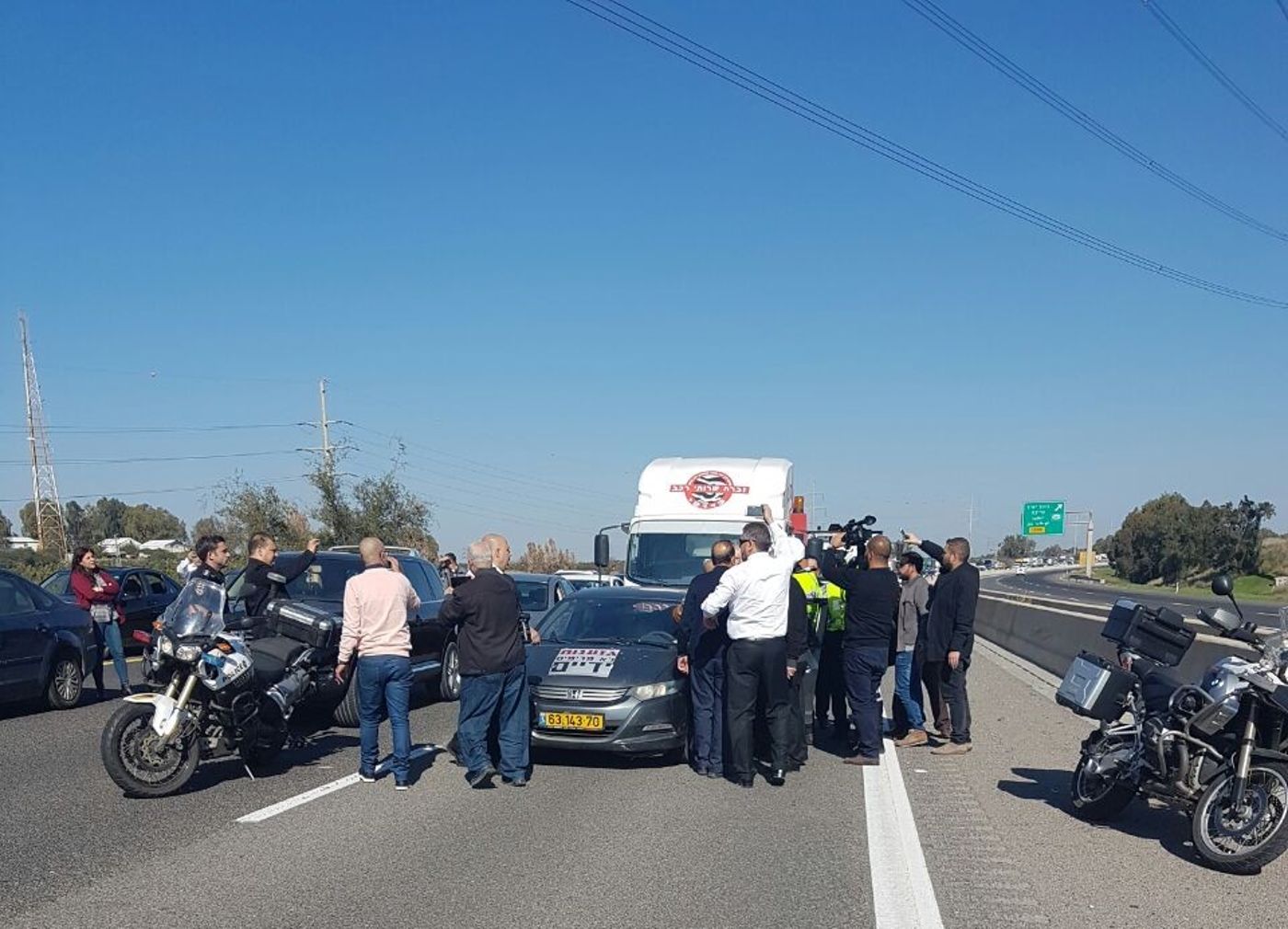 הערבים נוהרים לירושלים: כביש 6 נחסם לתנועה