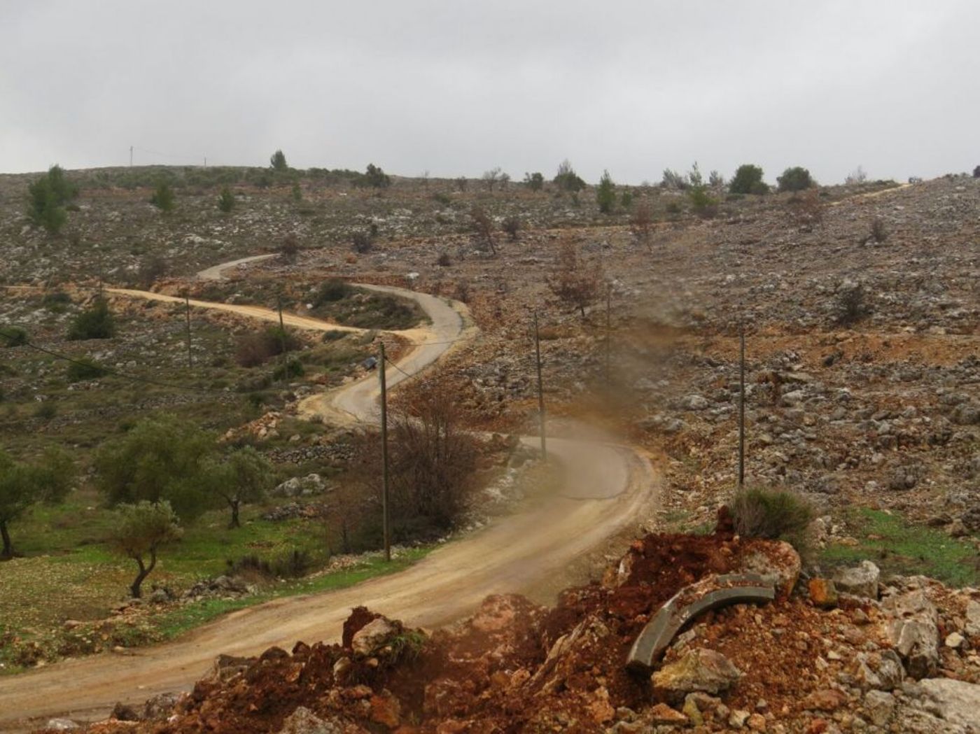 לקראת פינוי בעמונה: סוללים כביש חדש לישוב