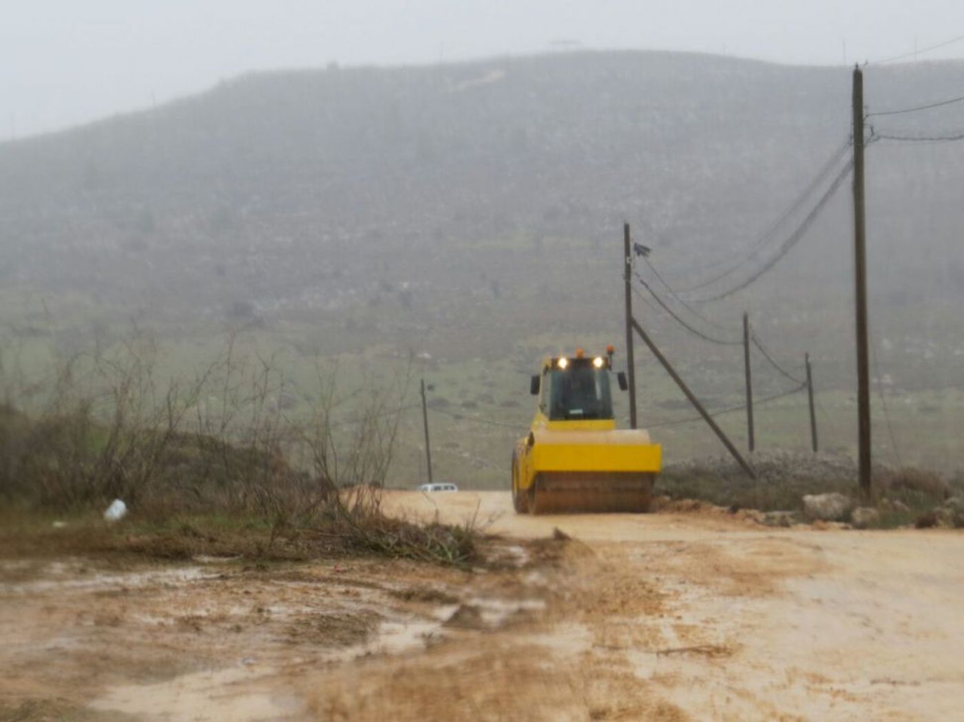 לקראת פינוי בעמונה: סוללים כביש חדש לישוב