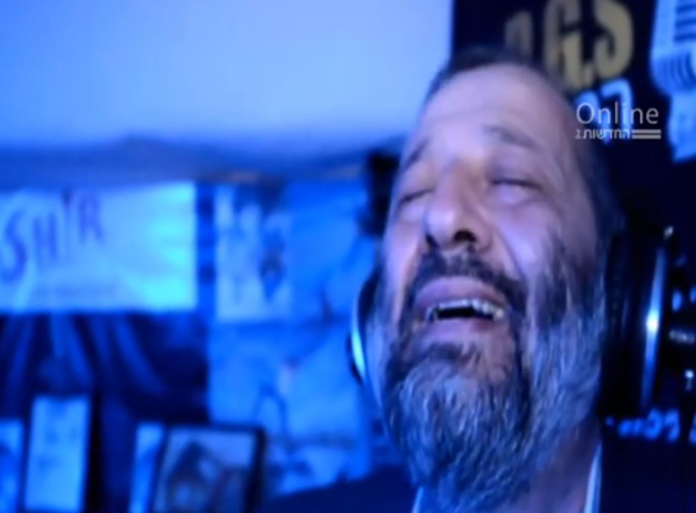 דרעי השתמש בבצל כדי לבכות בקליפ על מרן; צפו