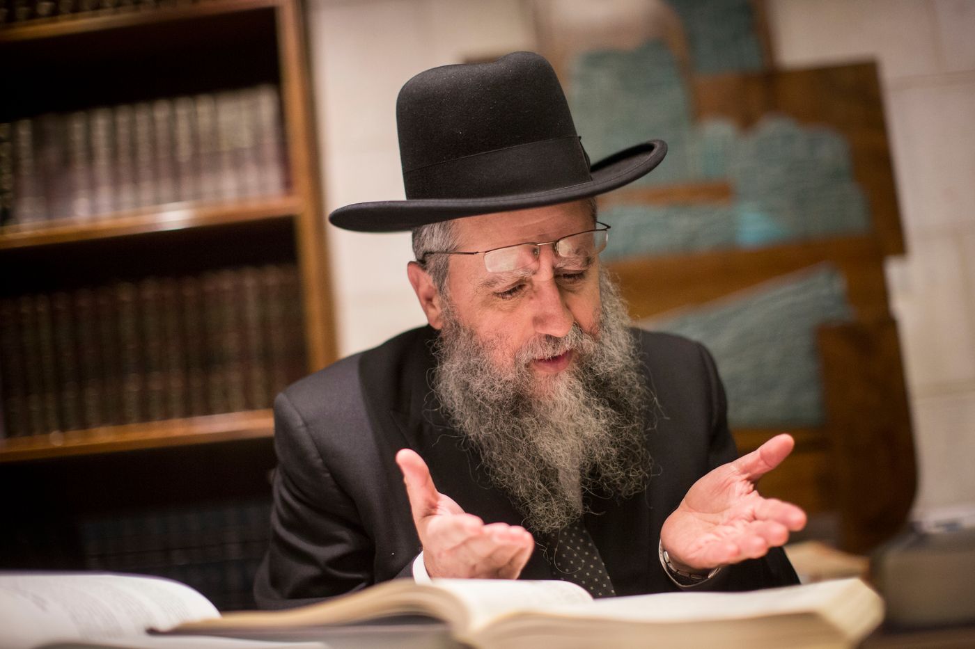 שוב זעזוע בש"ס: הרב דוד יוסף הדיח חבר מועצה