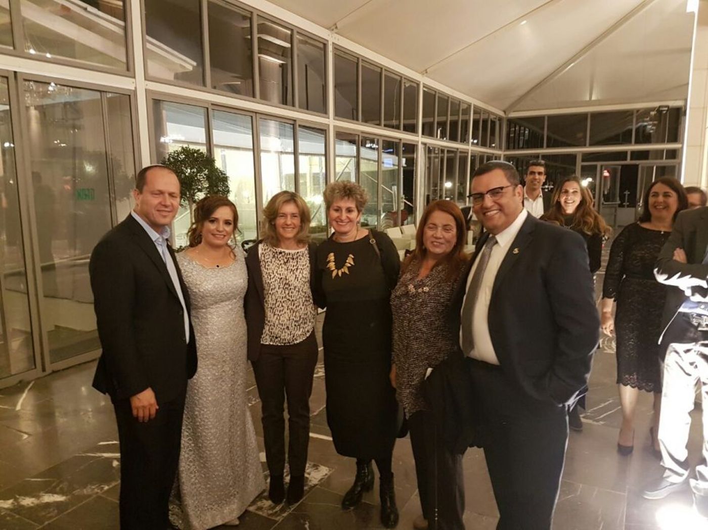 משה ליאון וניר ברקת ונשותיהם