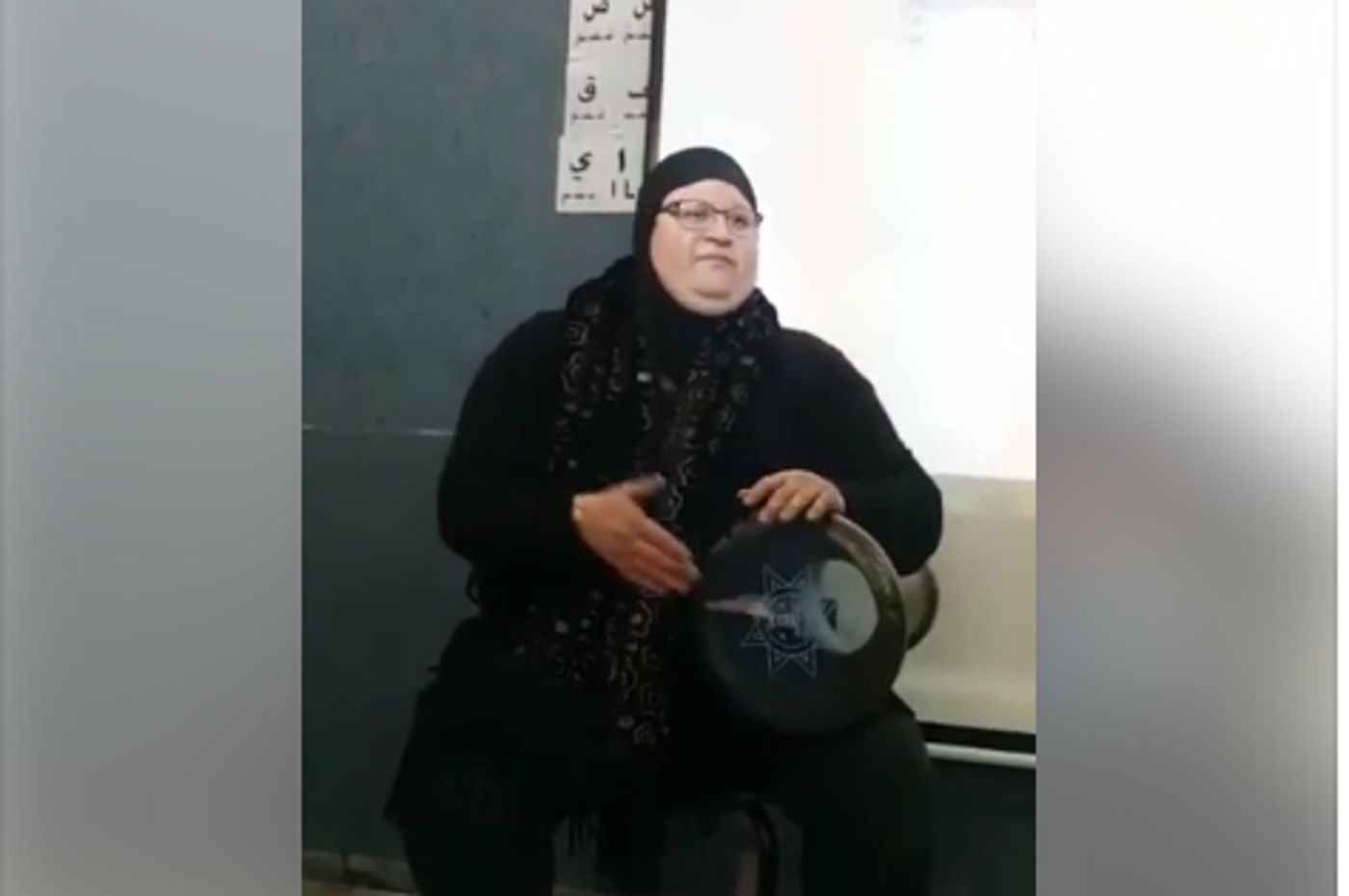 מה עומד מאחורי הלהיט גשם גשם מטפטף?
