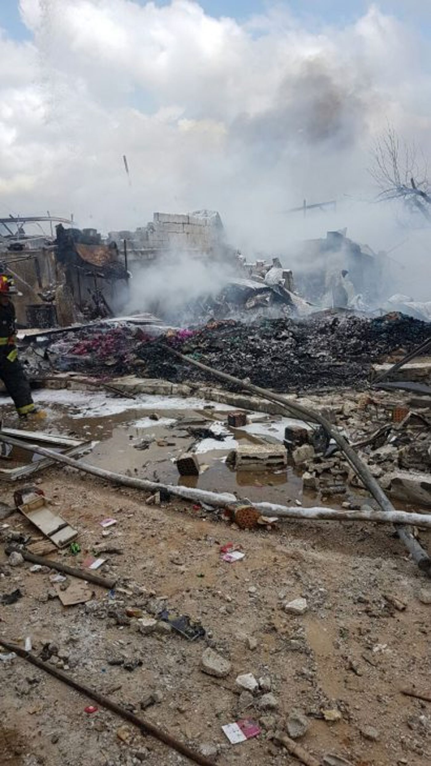 כמו אחרי הפצצה: זוהו הרוגי שריפת מחסן הזיקוקים
