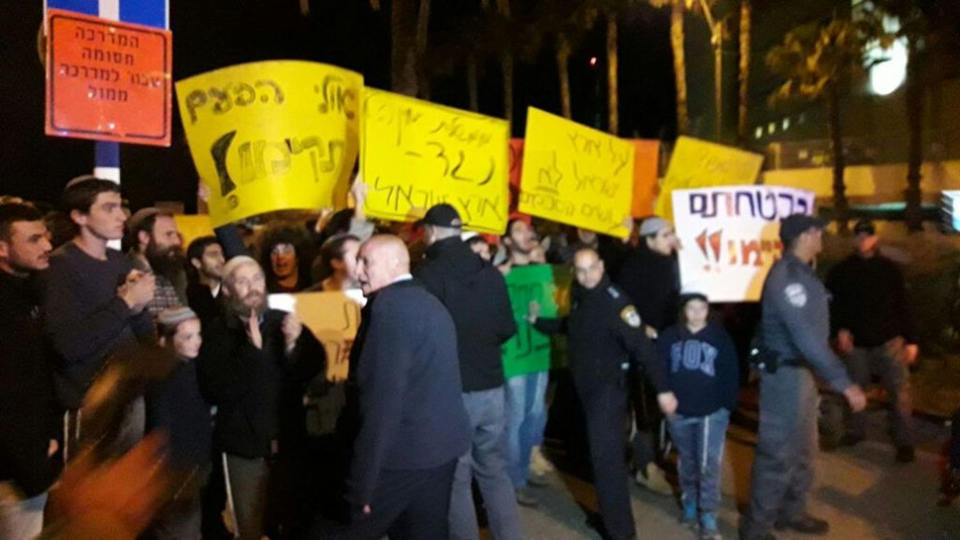 מחוץ לגיבוש הקואליציה: מחאת תושבי עמונה