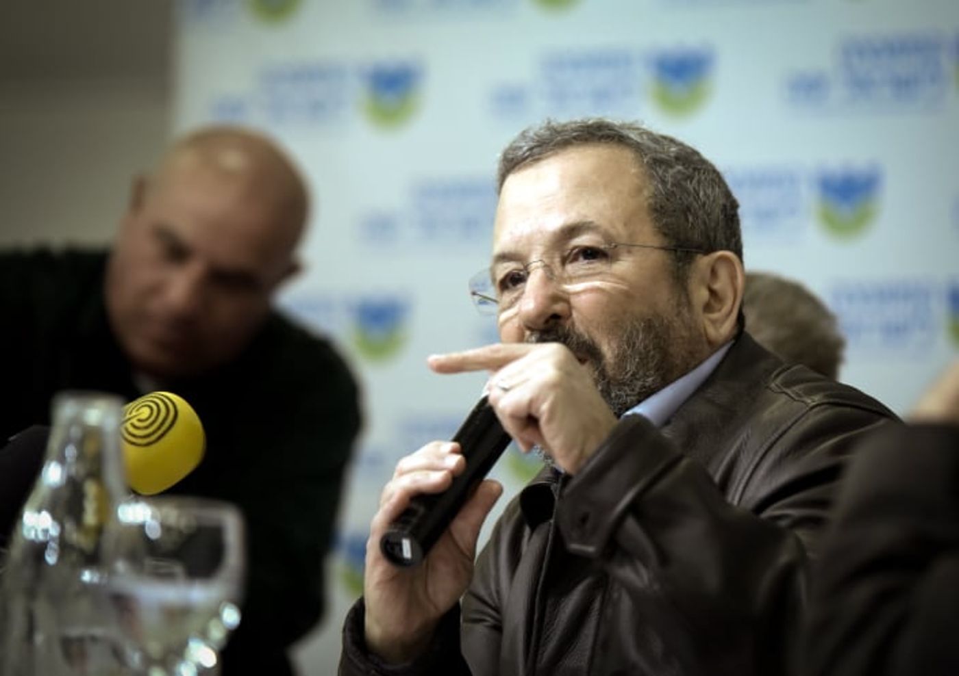אהוד ברק משתלח ביאיר לפיד