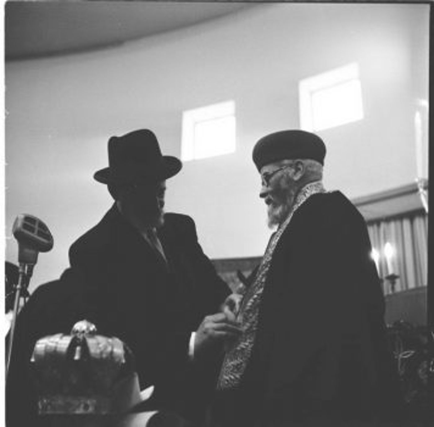 טקס הכתרת הרב יצחק ניסים לרב ראשי 1954 בבית הכנסת ישורון (זולטן קלוגר)