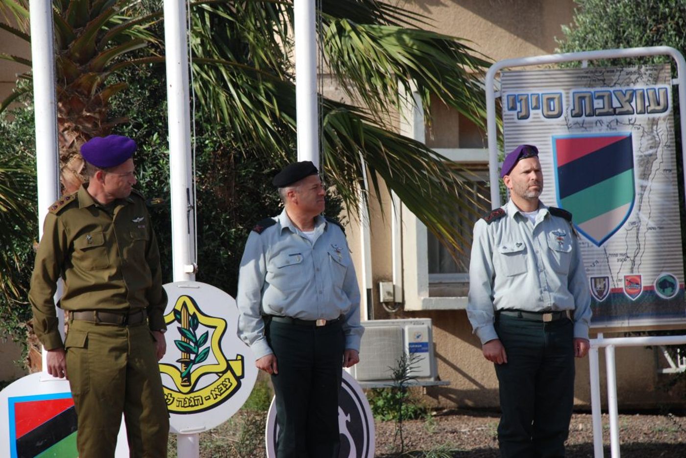 ברנסקי מימין. בטקס החלפת מפקד חטיבת הנגב (ארכיון דובר צה"ל)
