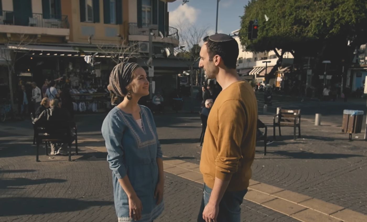 צפו: הצמד יונינה יוצאים מהסלון בסינגל חדש