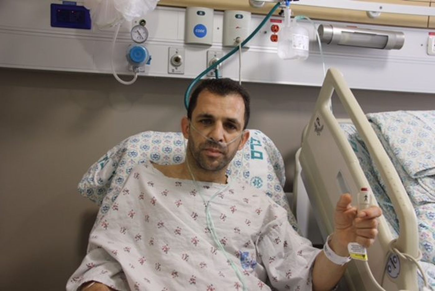 אהרון שבר את גבו בתאונת עבודה קשה, ניתוח פורץ דרך עולמי לקיבוע שבר בעמוד השדרה יעמיד אותו על רגליו