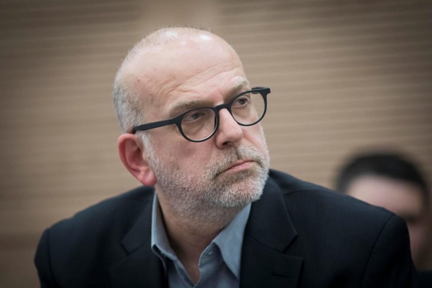 לפטר את המגיש שכינה את מדרשי חז"ל "מגוחכים"