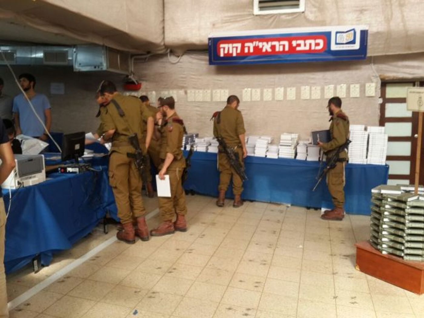 הצלחה גדולה ליריד הספרים של מוסד הרב קוק