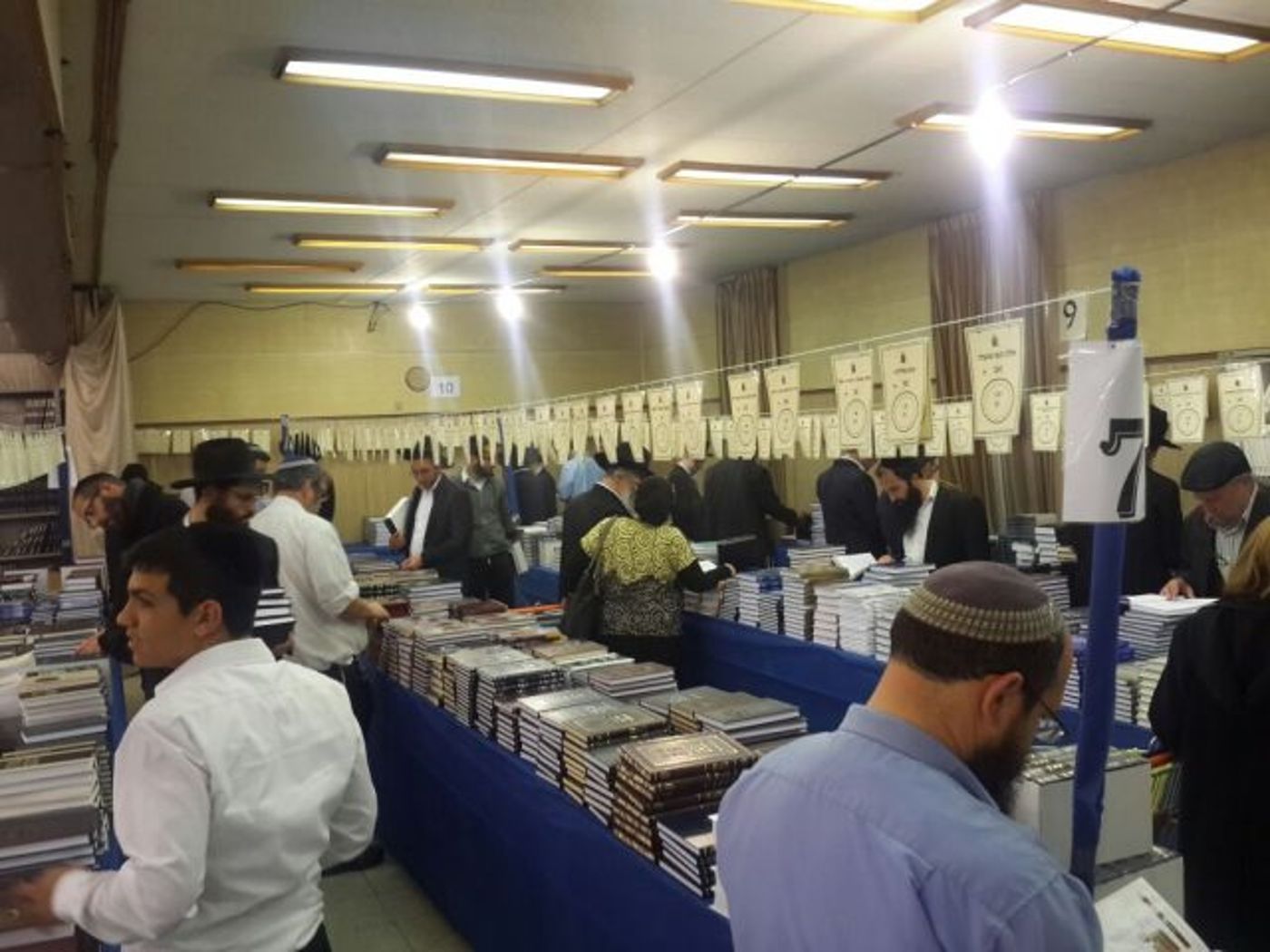 הצלחה גדולה ליריד הספרים של מוסד הרב קוק