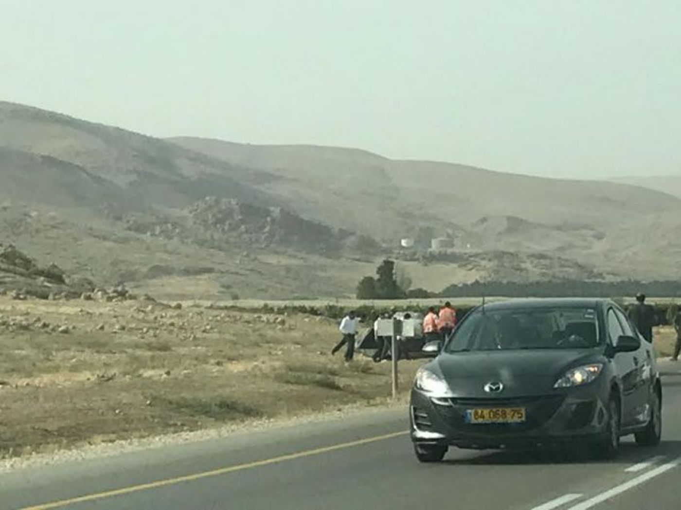 תיעוד • בחזור ממירון: הרכב התהפך- האב וילדיו ניצלו