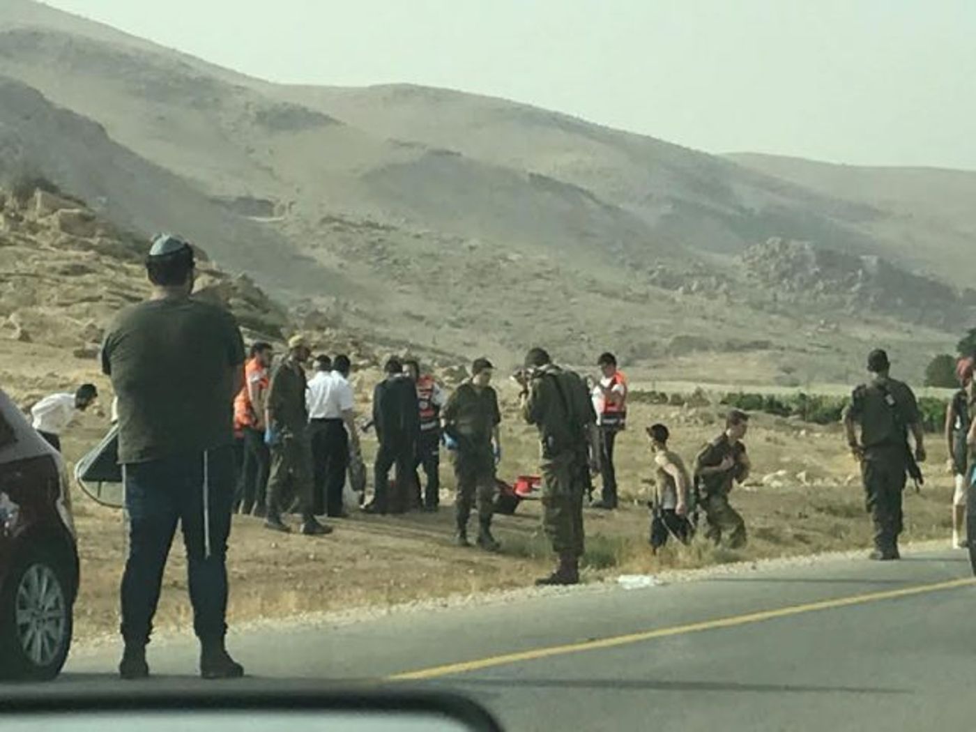 תיעוד • בחזור ממירון: הרכב התהפך- האב וילדיו ניצלו